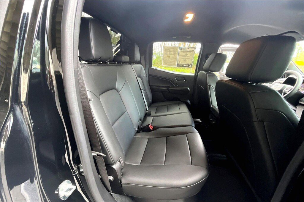 Used 2025 Chevrolet Colorado Trail Boss w/ Midnight Edition image 14