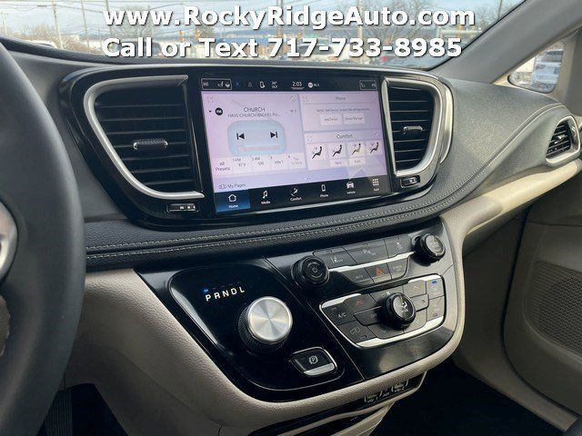 Used 2022 Chrysler Pacifica Touring-L image 13