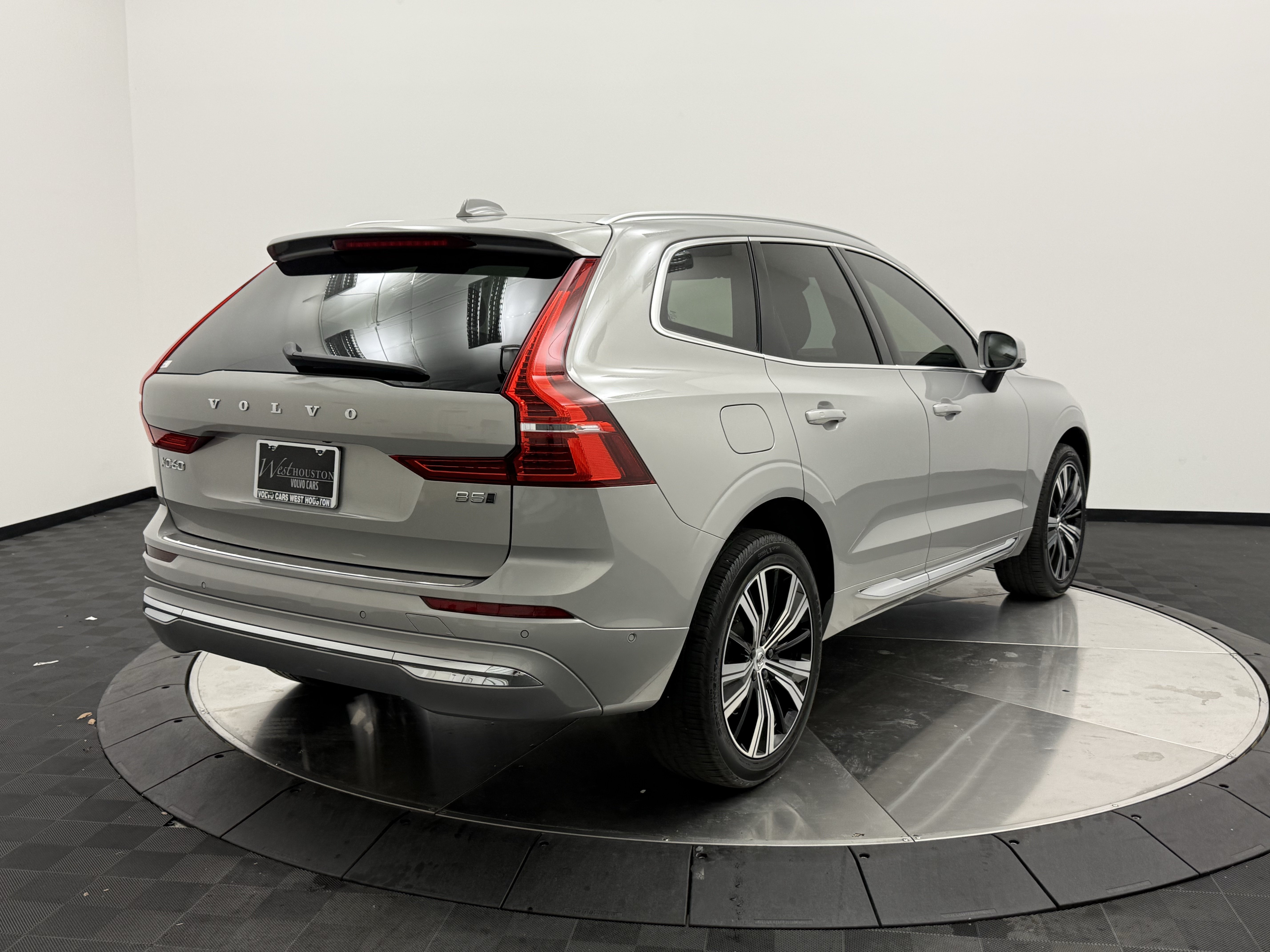Certified 2023 Volvo XC60 B5 Plus w/ Climate Package AWD/4WD image 7