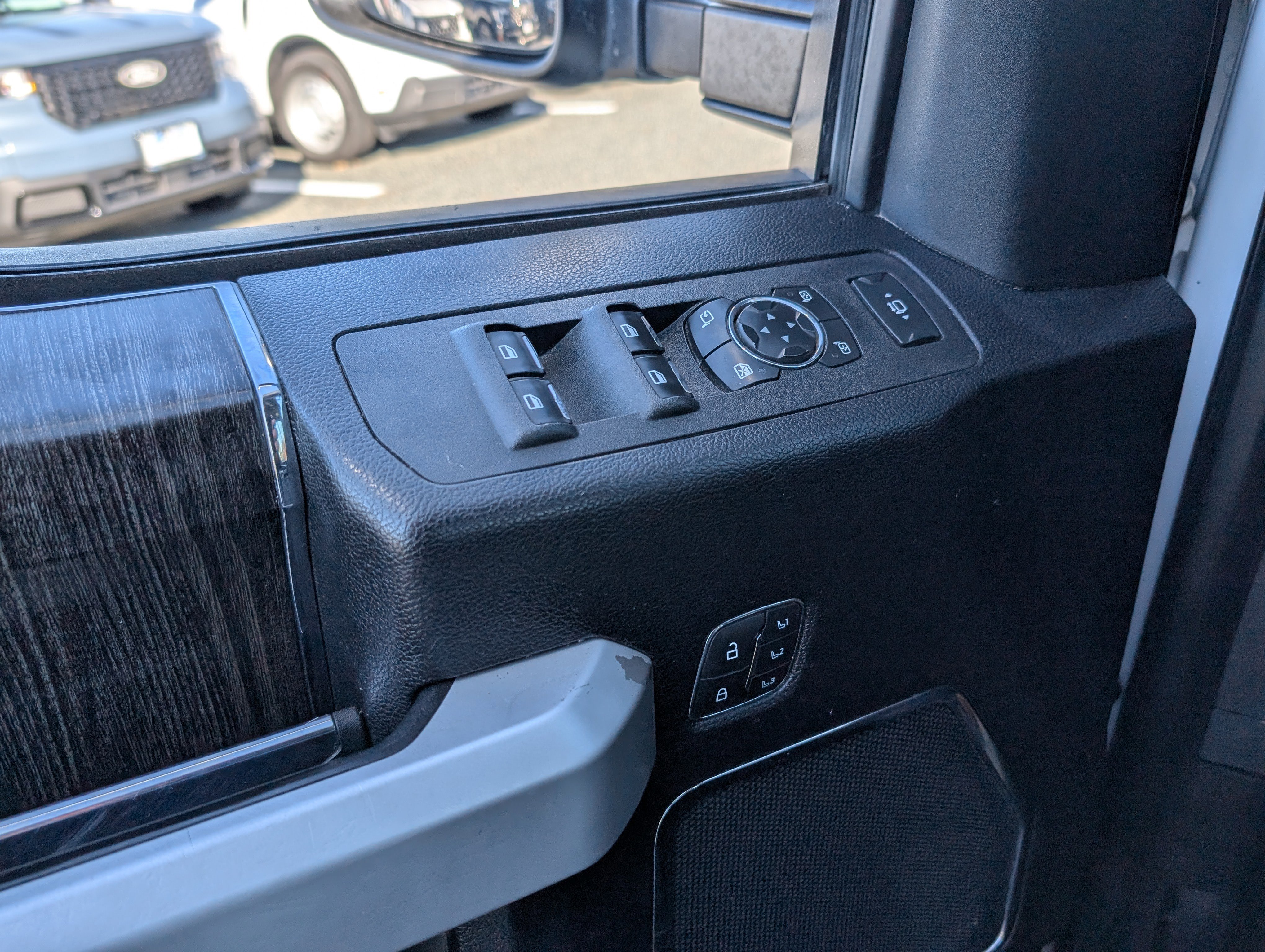 Certified 2020 Ford F350 Lariat w/ Lariat Ultimate Package image 18