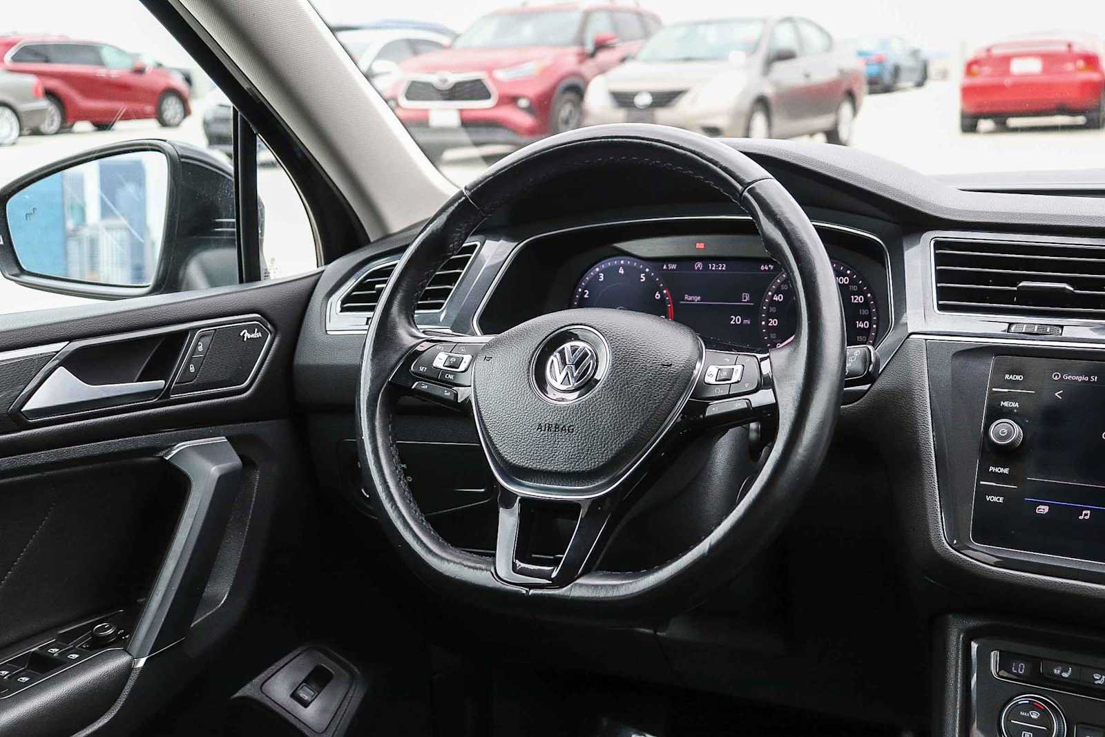 Used 2018 Volkswagen Tiguan SEL Premium FWD image 16