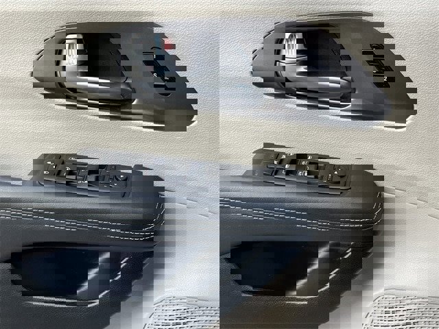 Used 2024 Chrysler Pacifica Touring-L image 22