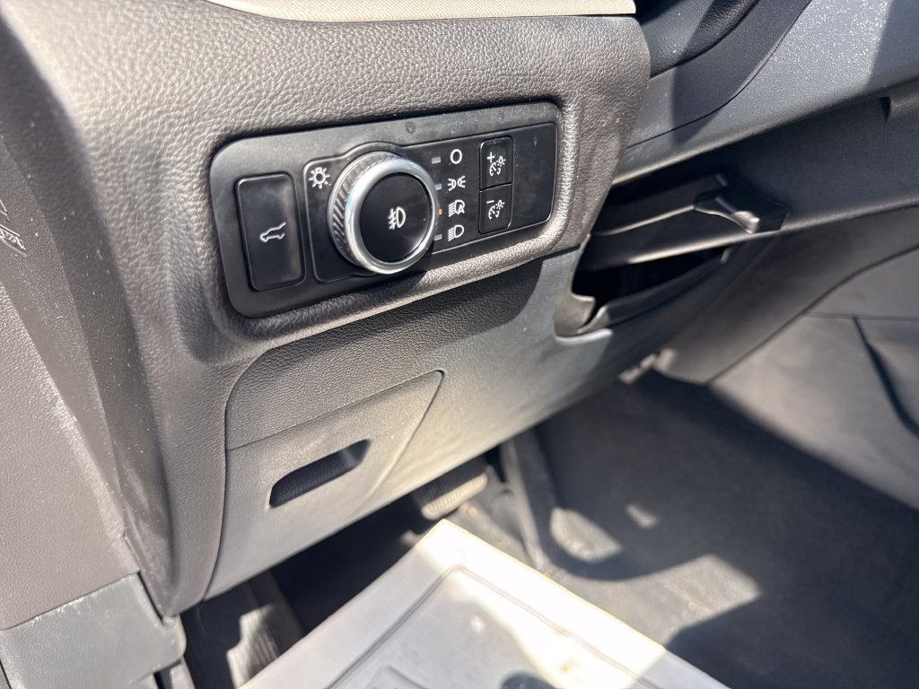 Used 2024 Ford Explorer XLT w/ Equipment Group 202A AWD/4WD image 31