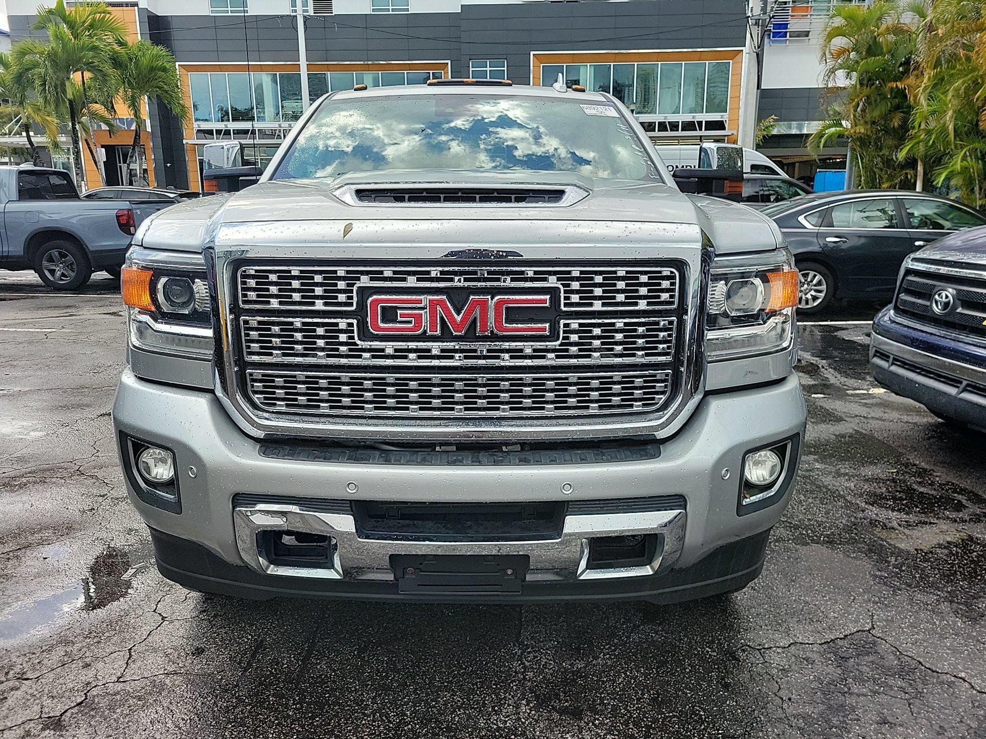 Used 2018 GMC Sierra 2500 Denali w/ Duramax Plus Package AWD/4WD image 3