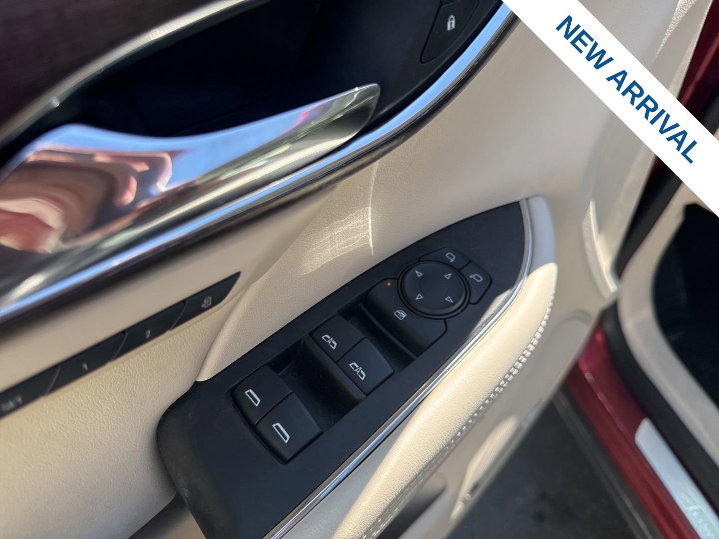 Used 2022 Buick Envision Avenir w/ Technology Package II FWD image 18