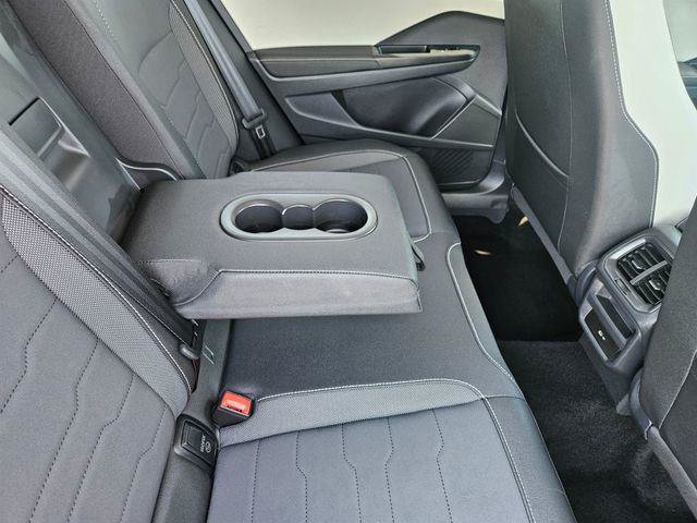 Used 2025 Volkswagen Taos SE AWD/4WD image 18