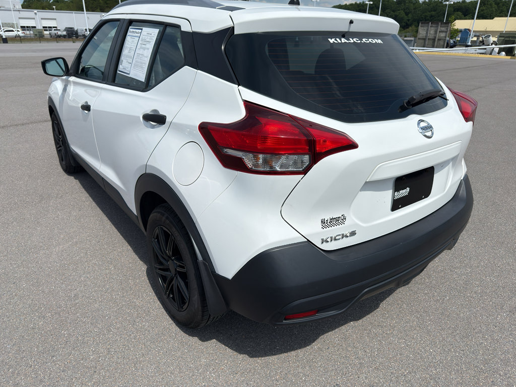 Used 2018 Nissan Kicks S FWD image 3