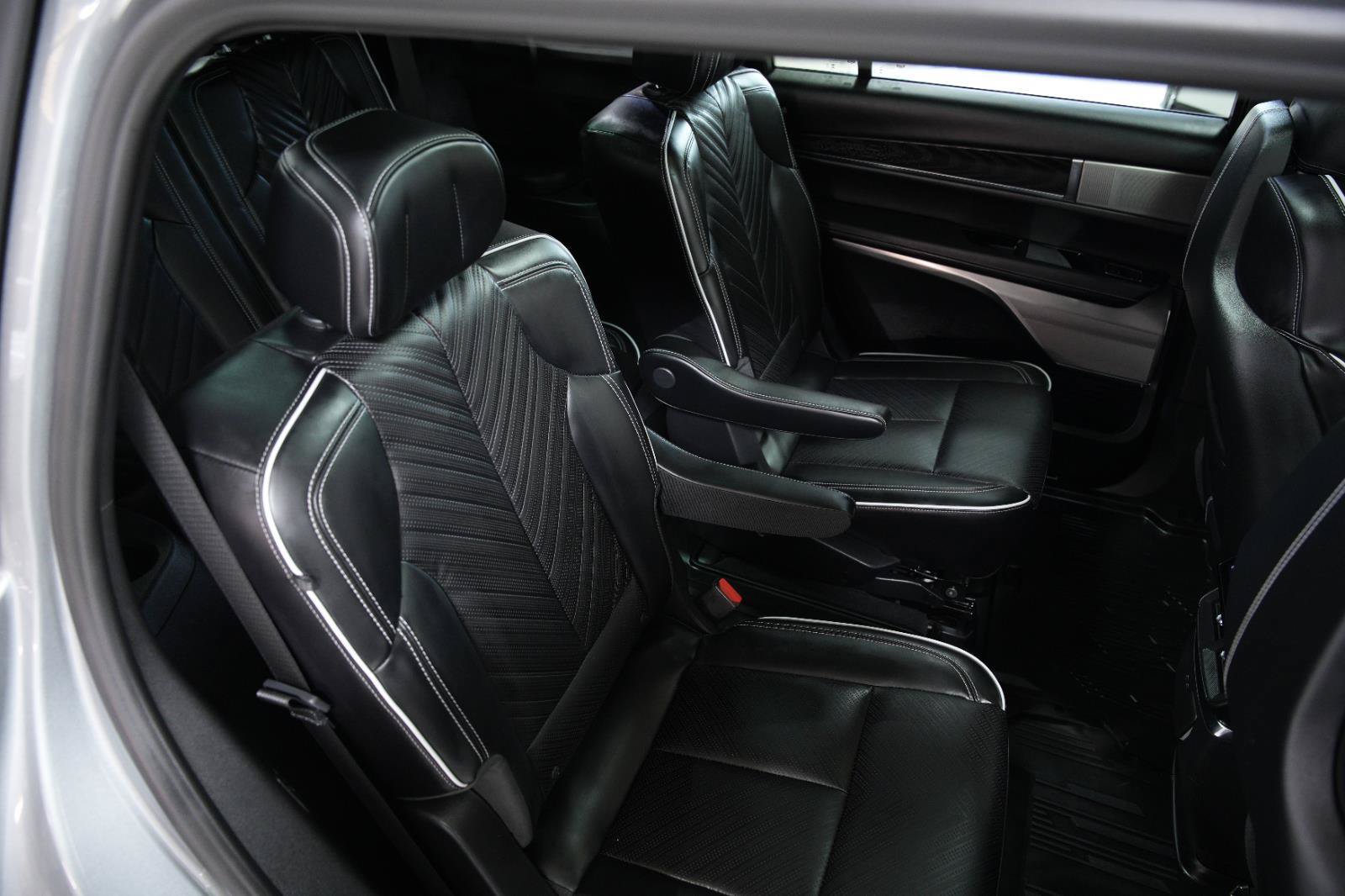Used 2026 Cadillac Vistiq Platinum w/ LPO, Floor Liner Package AWD/4WD image 26