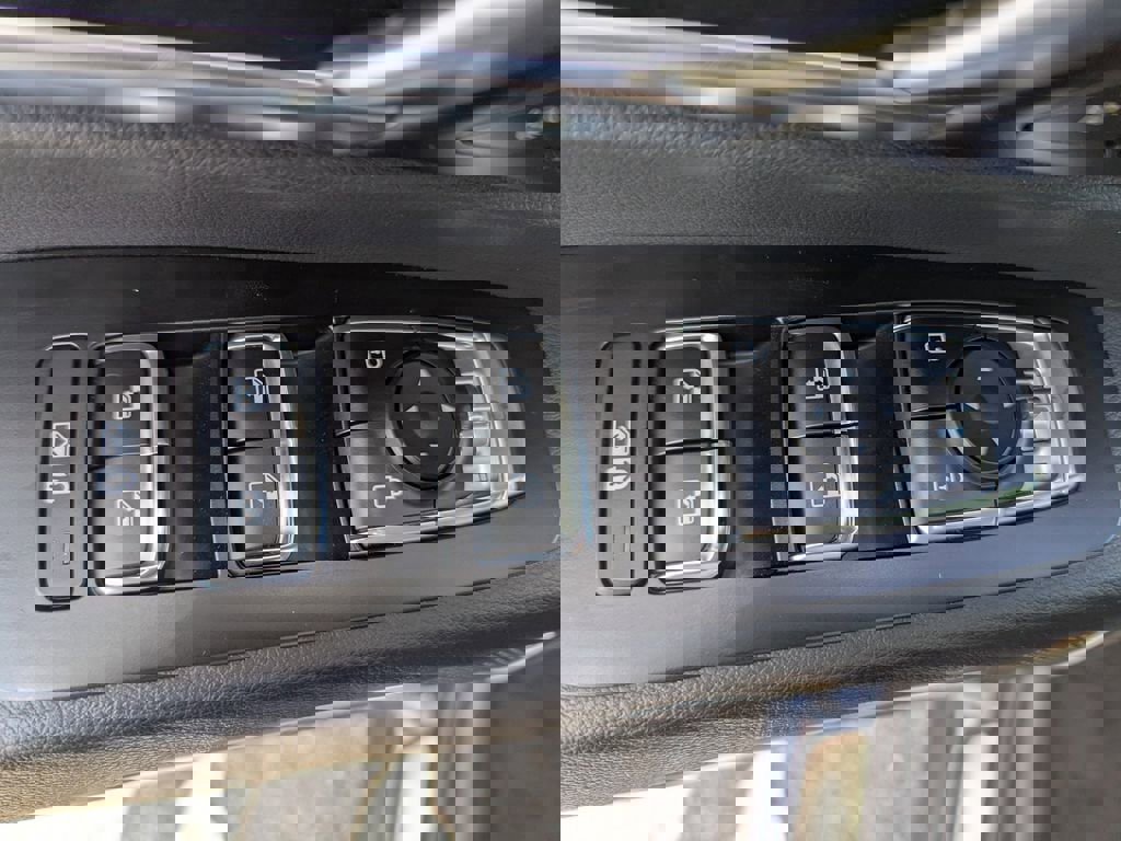 Used 2025 Kia Telluride SX image 17