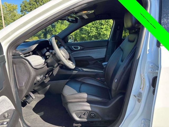 Used 2023 Jeep Compass Latitude AWD/4WD image 3