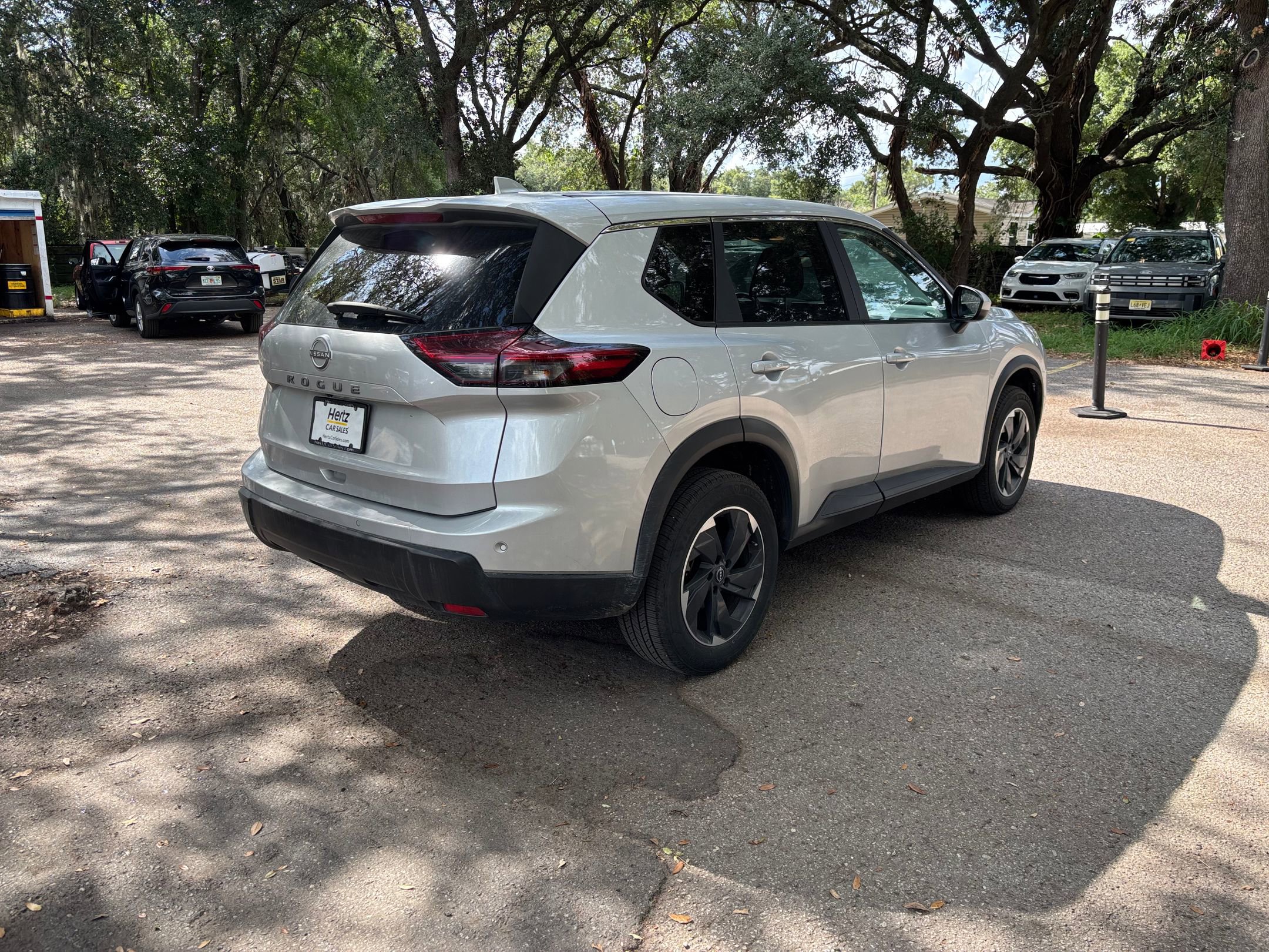 Used 2025 Nissan Rogue SV FWD image 15