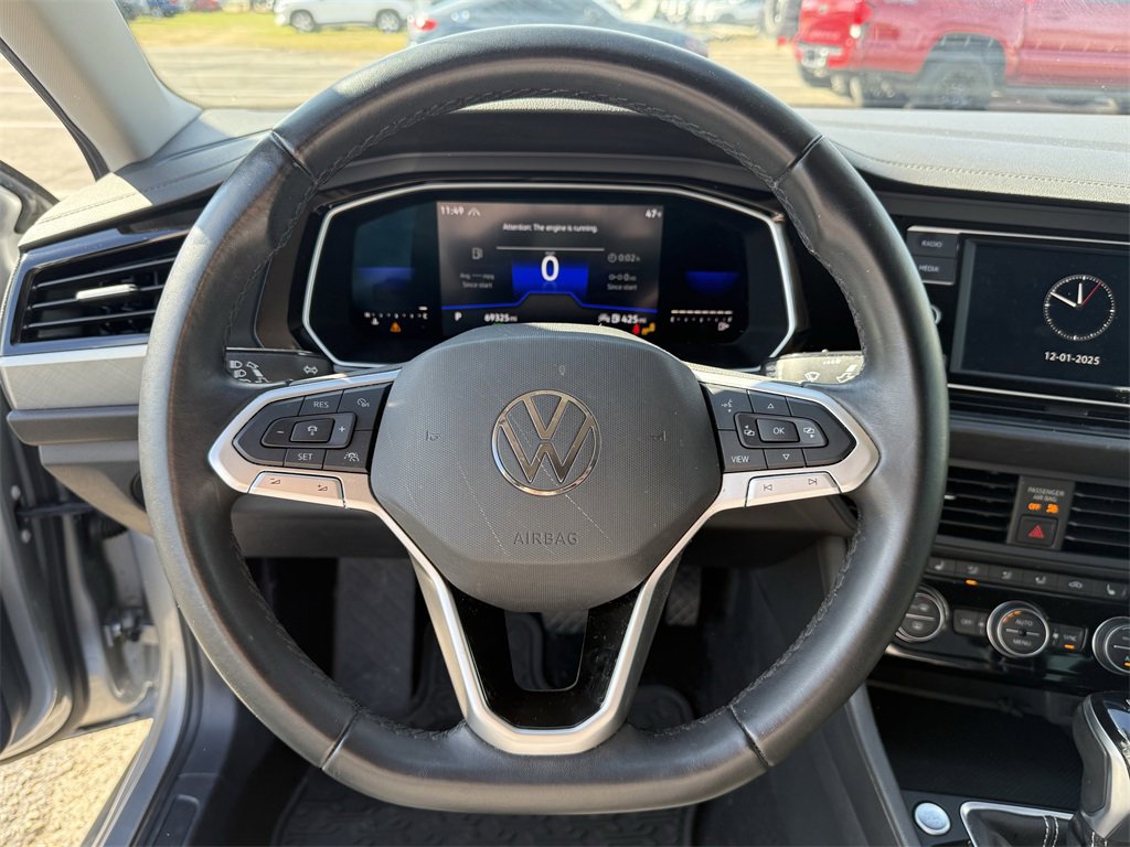 Used 2022 Volkswagen Jetta SE image 13