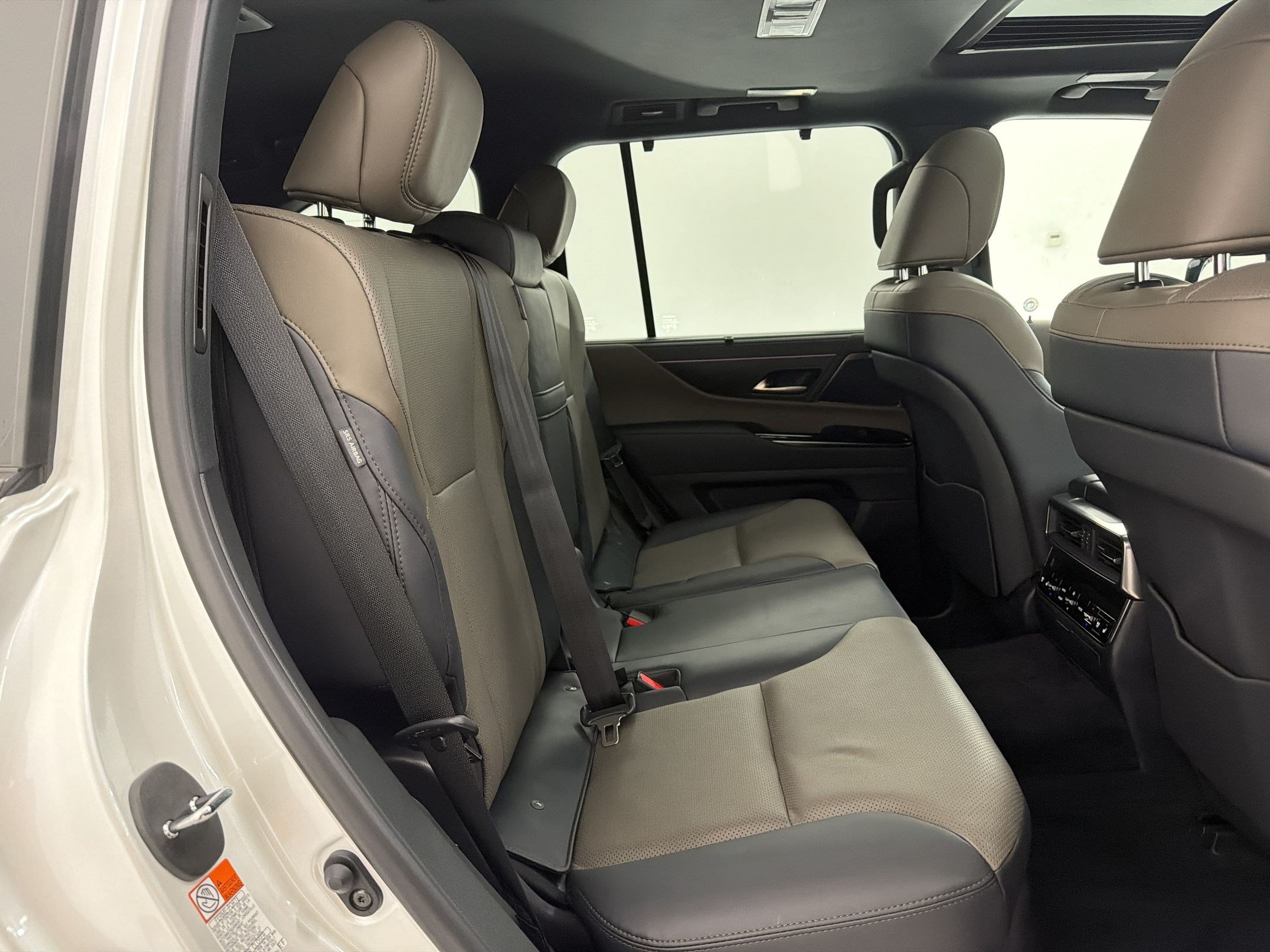 Certified 2025 Lexus LX 700h Overtrail AWD/4WD image 32