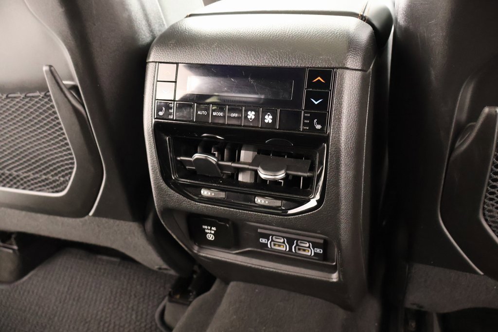 Used 2023 Jeep Grand Cherokee L Summit w/ Luxury Tech Group V image 17