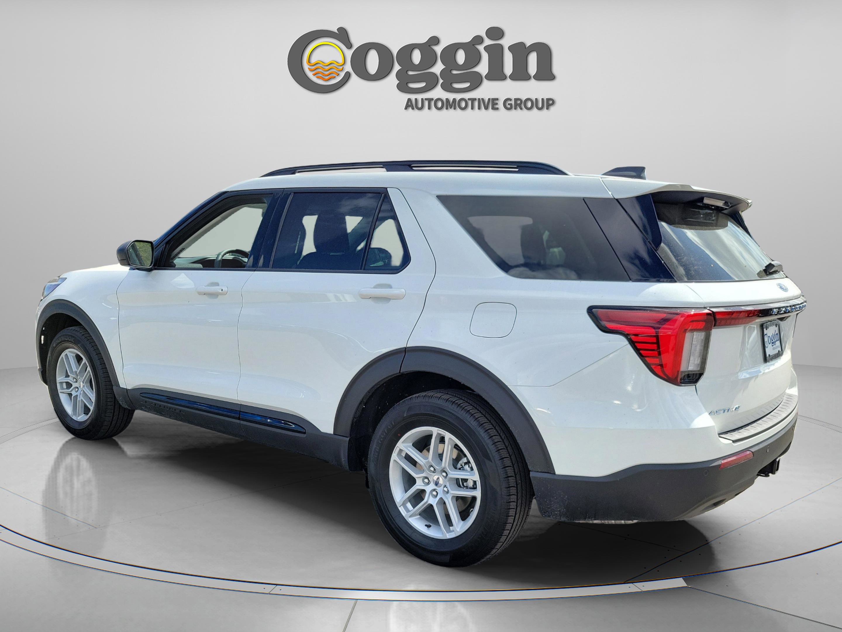 New 2026 Ford Explorer Active RWD image 3
