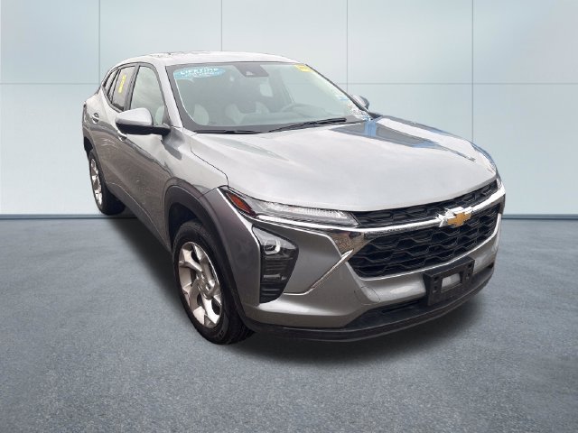 Used 2024 Chevrolet Trax LS w/ LS Convenience Package FWD image 5