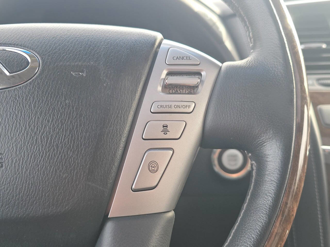 Used 2017 INFINITI QX80 4WD w/ Driver Assistance Package image 30