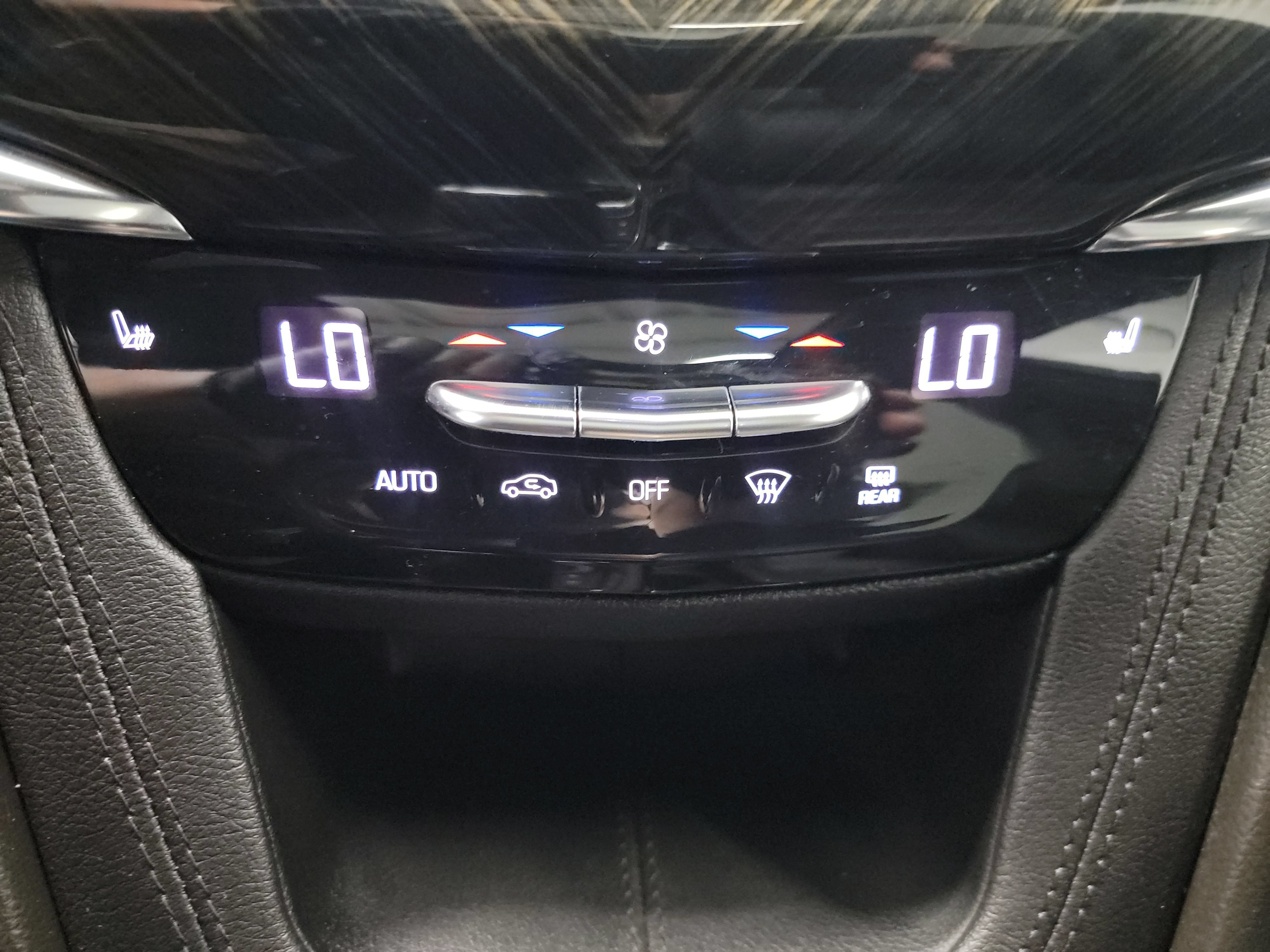 Used 2020 Cadillac XT6 Premium Luxury FWD image 21