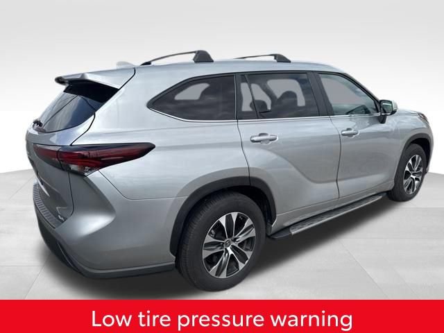 Used 2025 Toyota Highlander XLE image 8