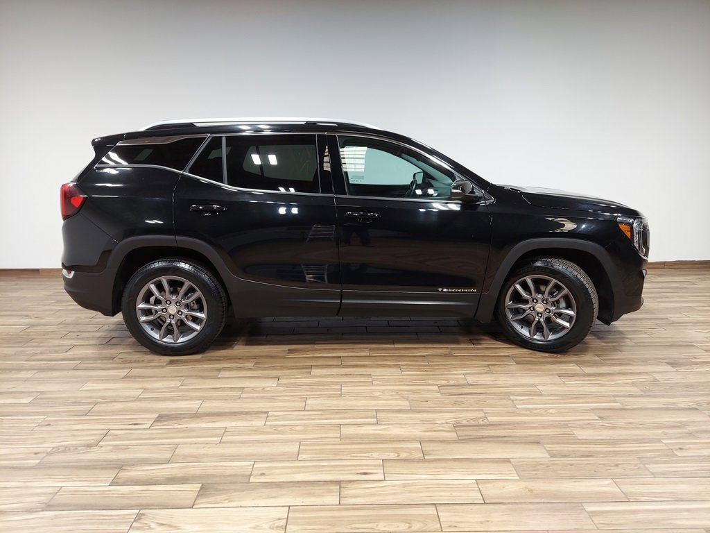 Used 2024 GMC Terrain SLT image 17