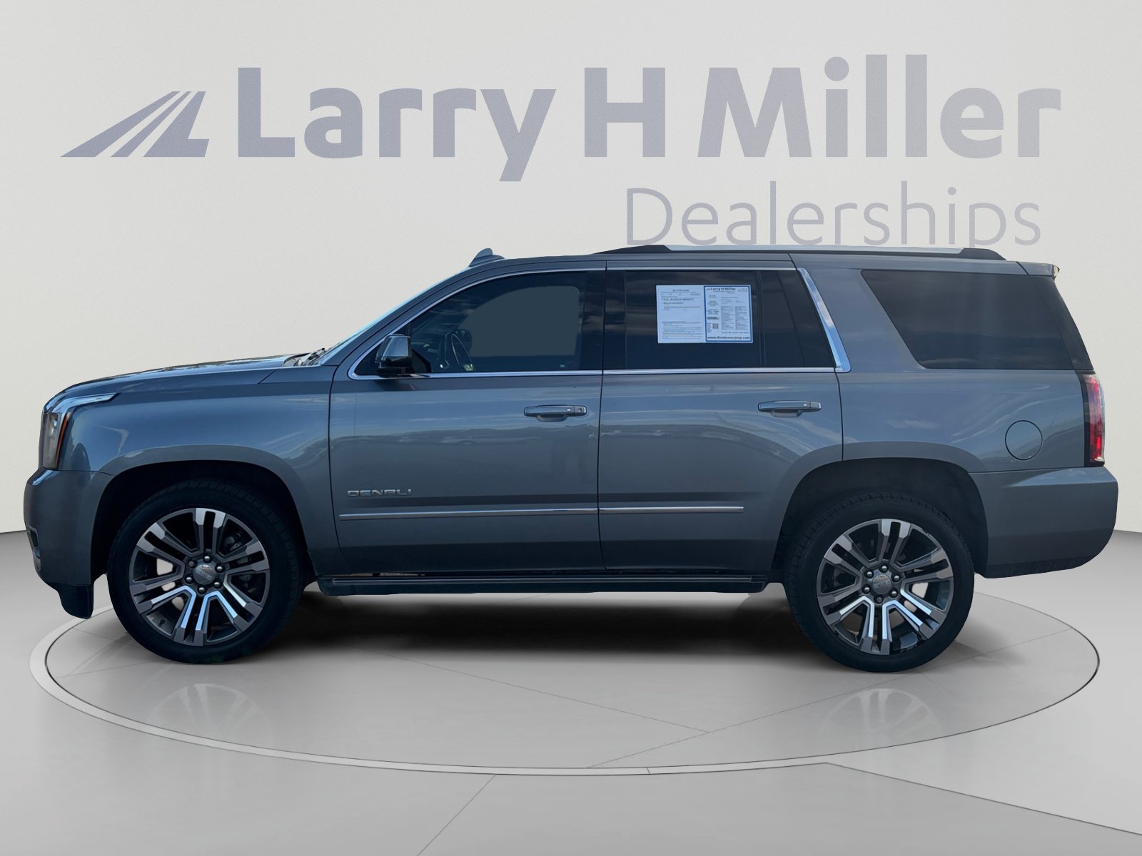 Used 2019 GMC Yukon Denali w/ Denali Ultimate Package AWD/4WD image 3