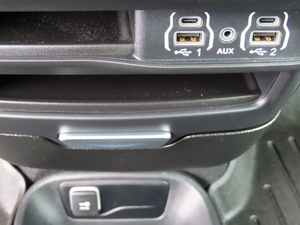Certified 2025 Chrysler Pacifica Select image 8