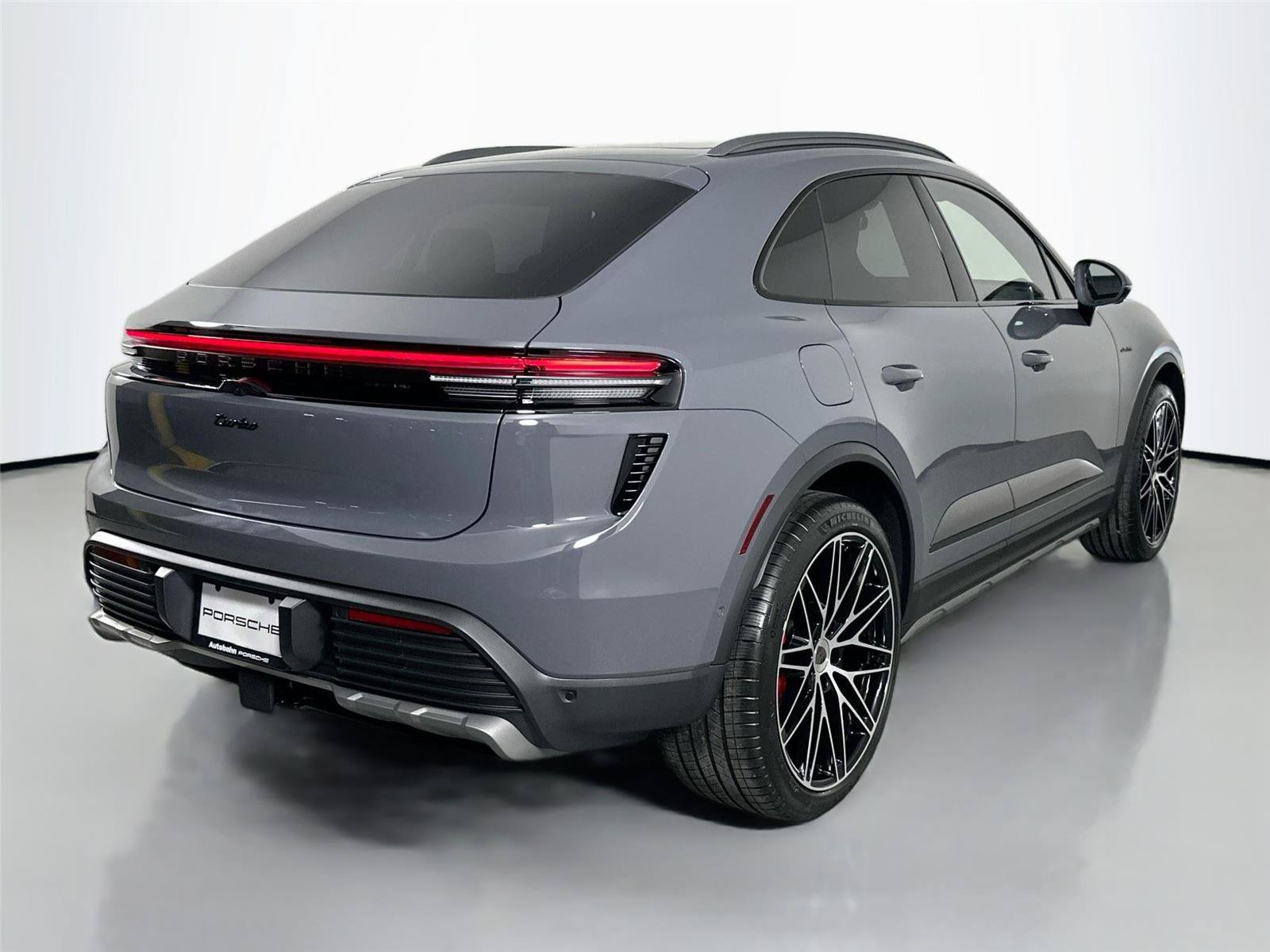 Certified 2025 Porsche Macan Turbo Electric AWD/4WD image 7