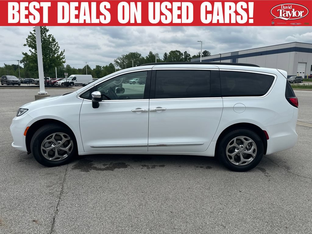 Used 2023 Chrysler Pacifica Limited w/ Uconnect Theater Family Group AWD/4WD image 7