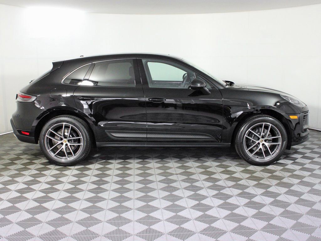 Certified 2025 Porsche Macan image 8