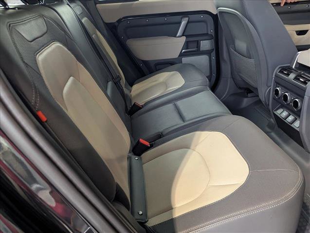 Used 2023 Land Rover Defender 130 X-Dynamic SE image 19