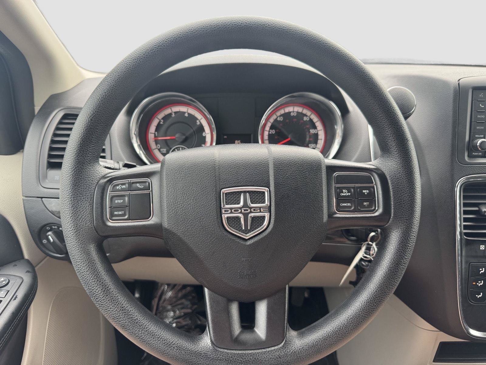 Used 2019 Dodge Grand Caravan SE w/ UConnect Hands-Free Group FWD image 14