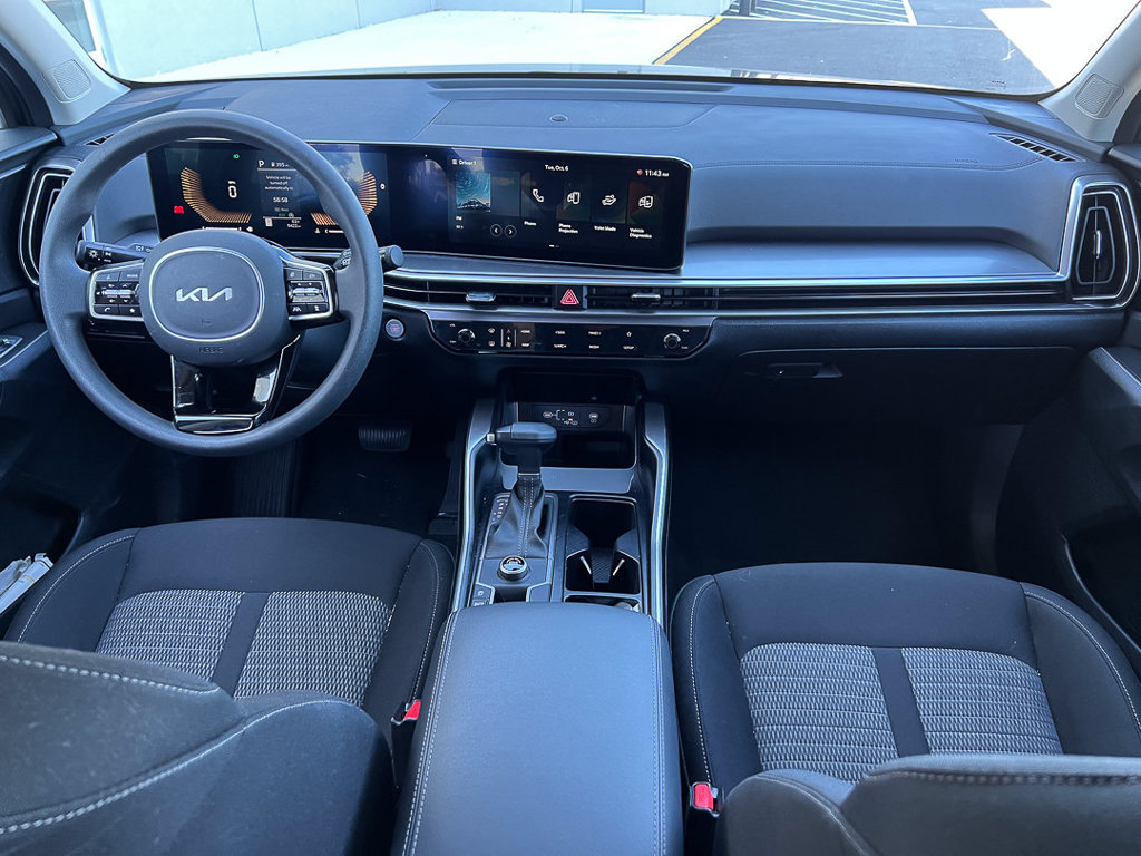 Certified 2025 Kia Sorento LX FWD image 28