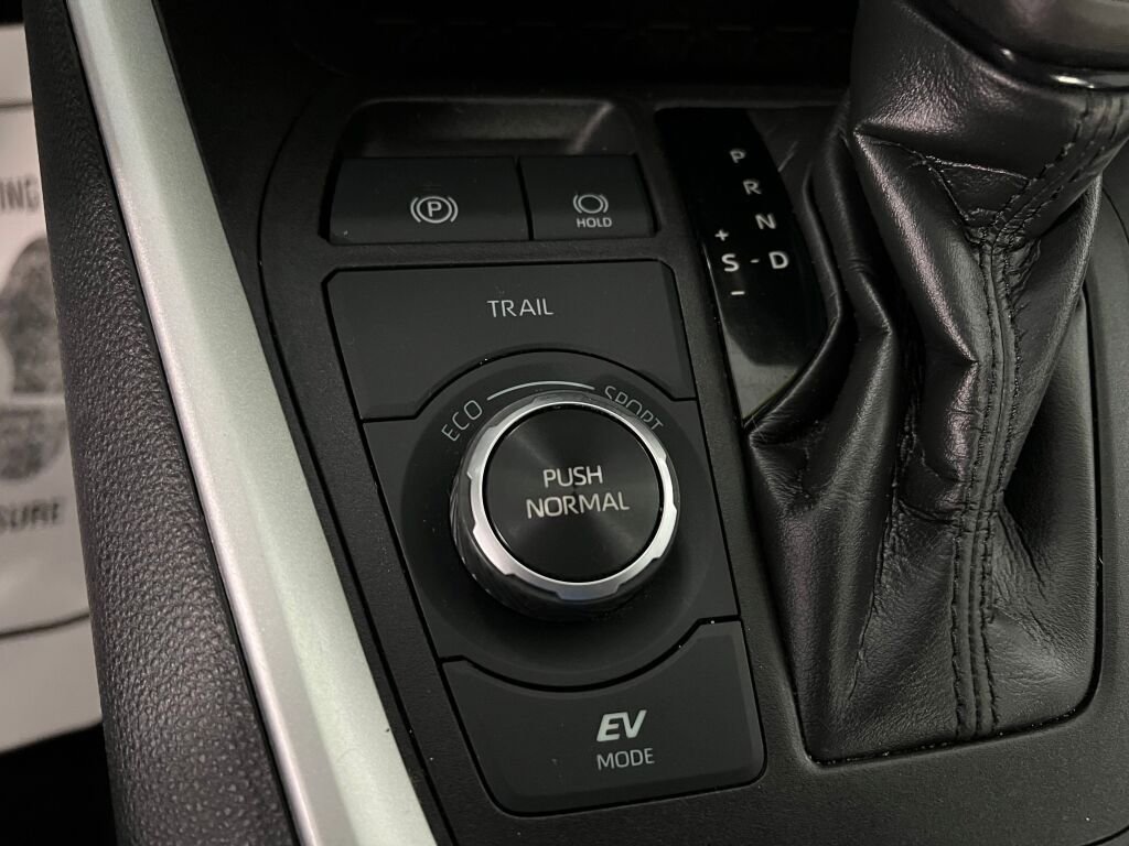 Used 2021 Toyota RAV4 XLE w/ Convenience Package image 14