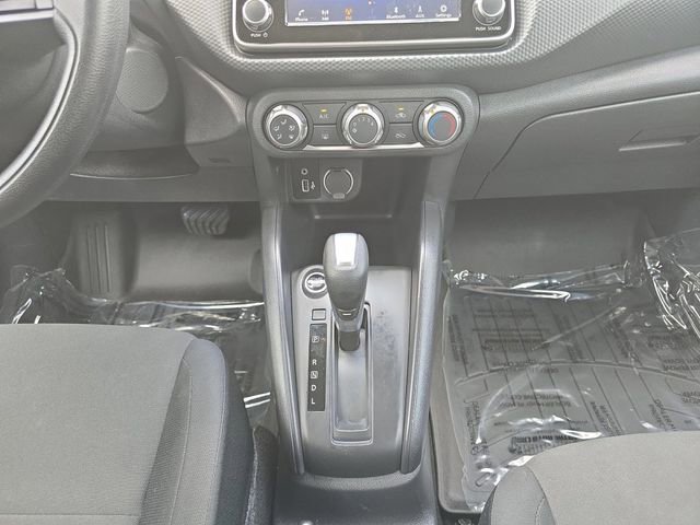 Used 2025 Nissan Kicks Play S image 3