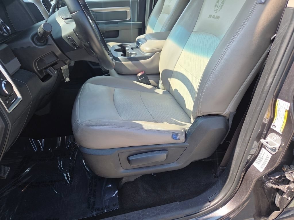 Used 2016 RAM 2500 SLT w/ Luxury Group AWD/4WD image 10