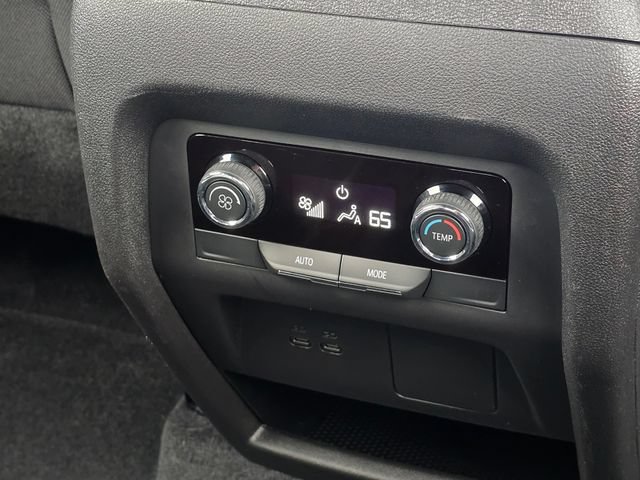 Used 2025 Chevrolet Traverse LT w/ LPO, Floor Liner Package FWD image 17