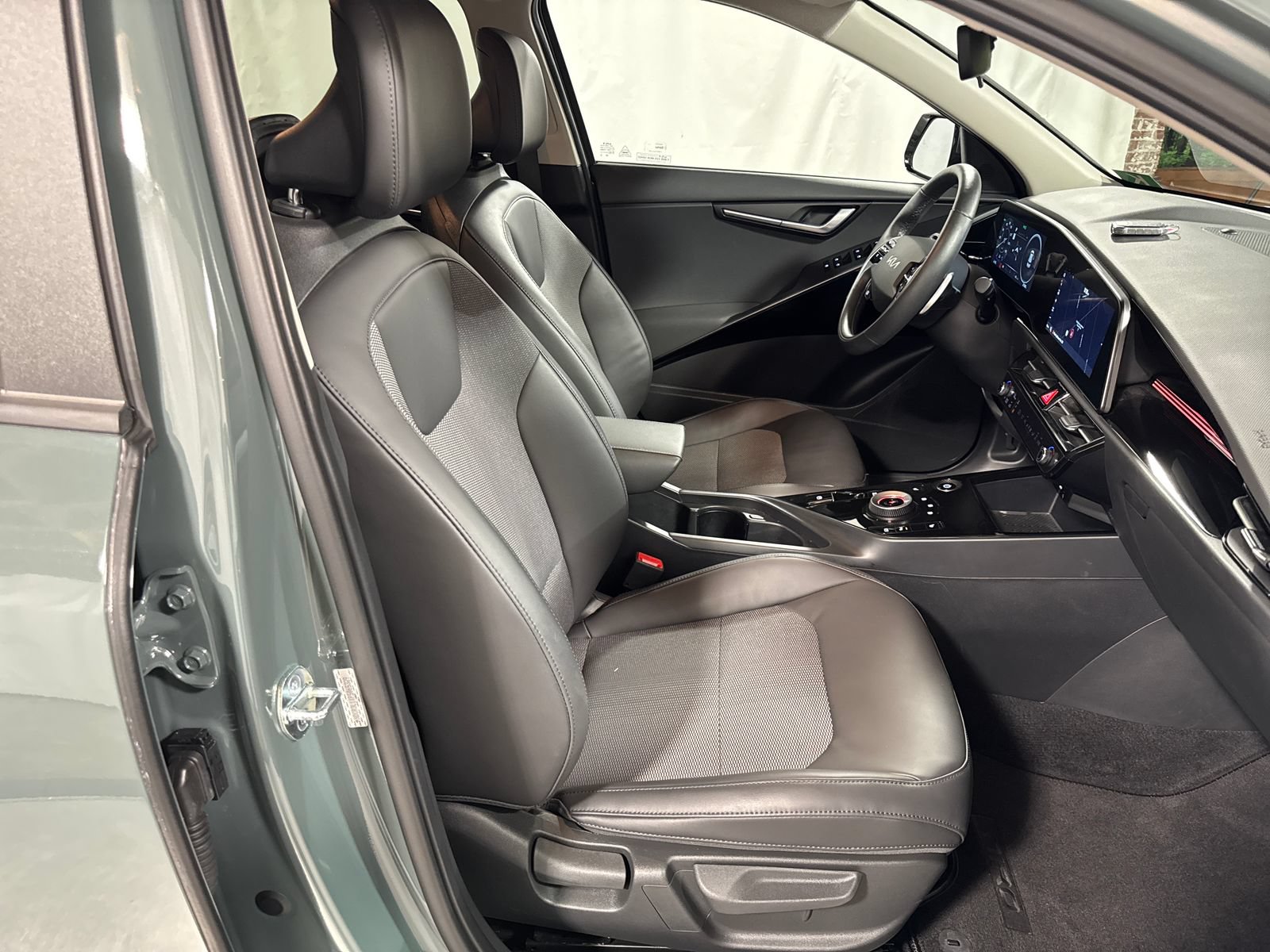 Certified 2023 Kia Niro Wind w/ Wind Preserve Package FWD image 27