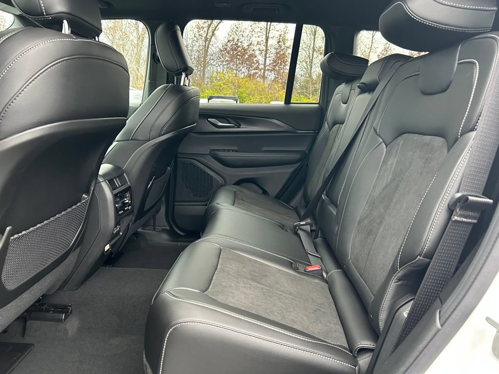 New 2025 Jeep Grand Cherokee Altitude AWD/4WD image 24