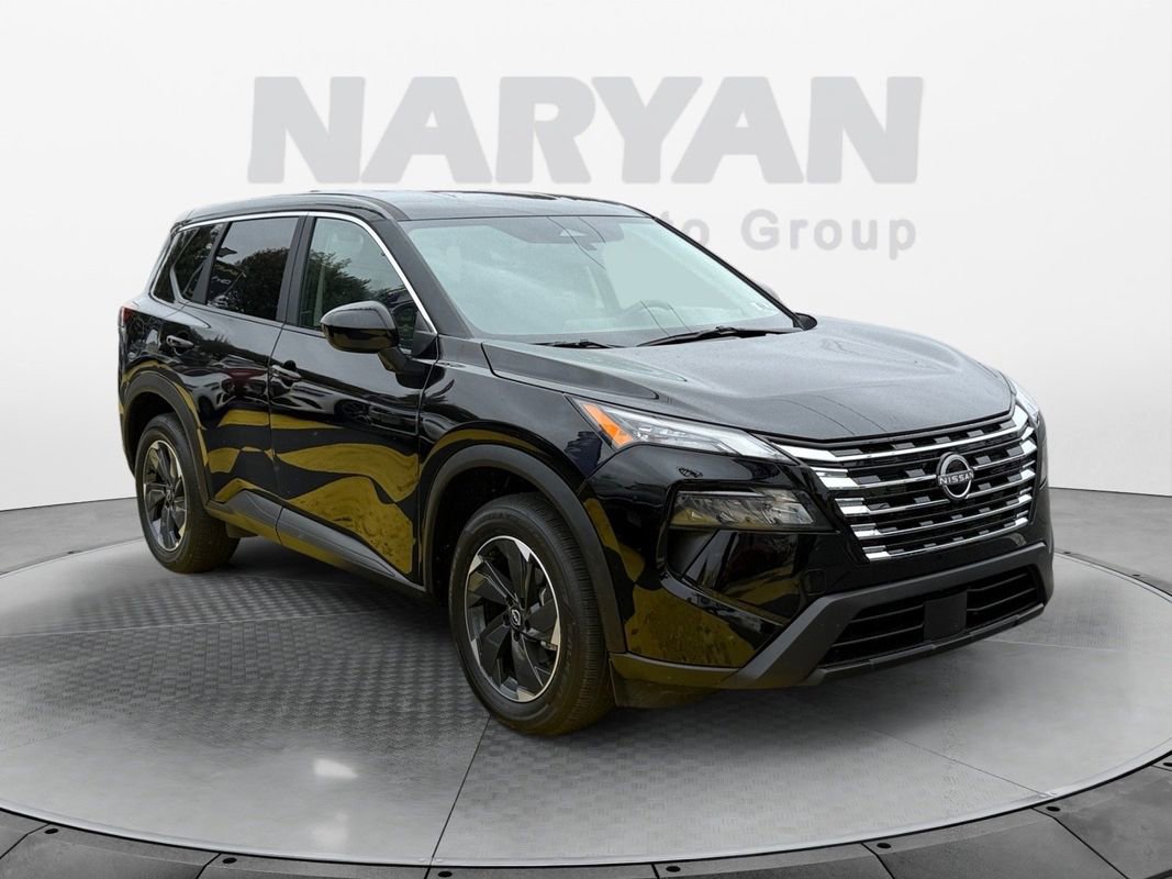 Used 2025 Nissan Rogue SV image 2