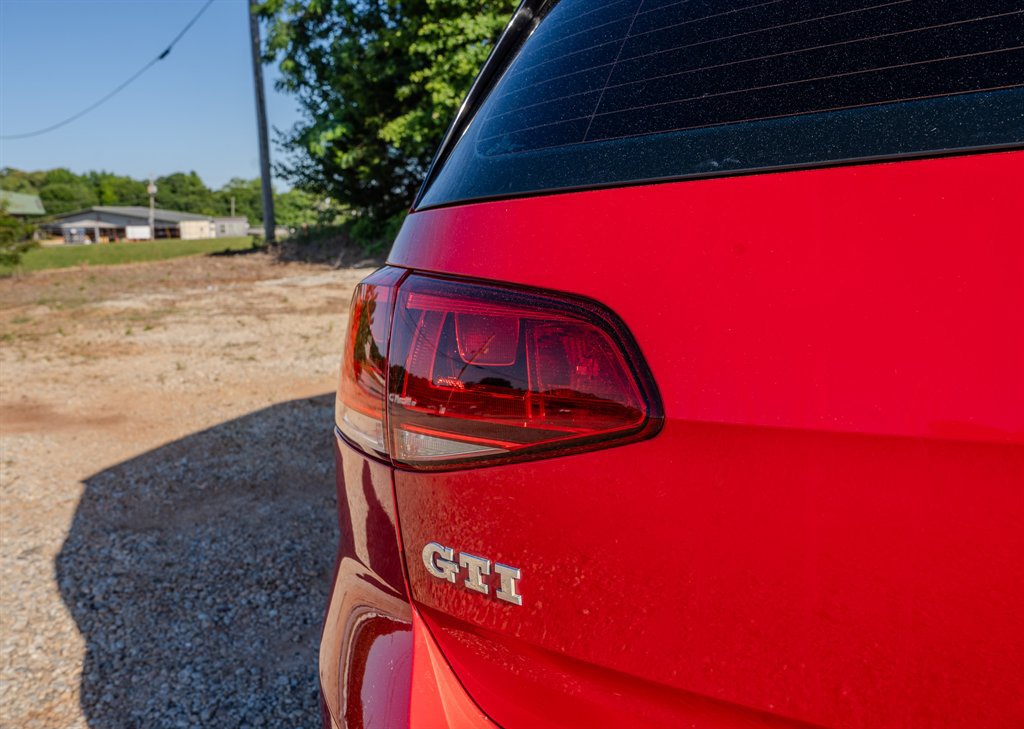 Used 2015 Volkswagen GTI SE FWD image 10