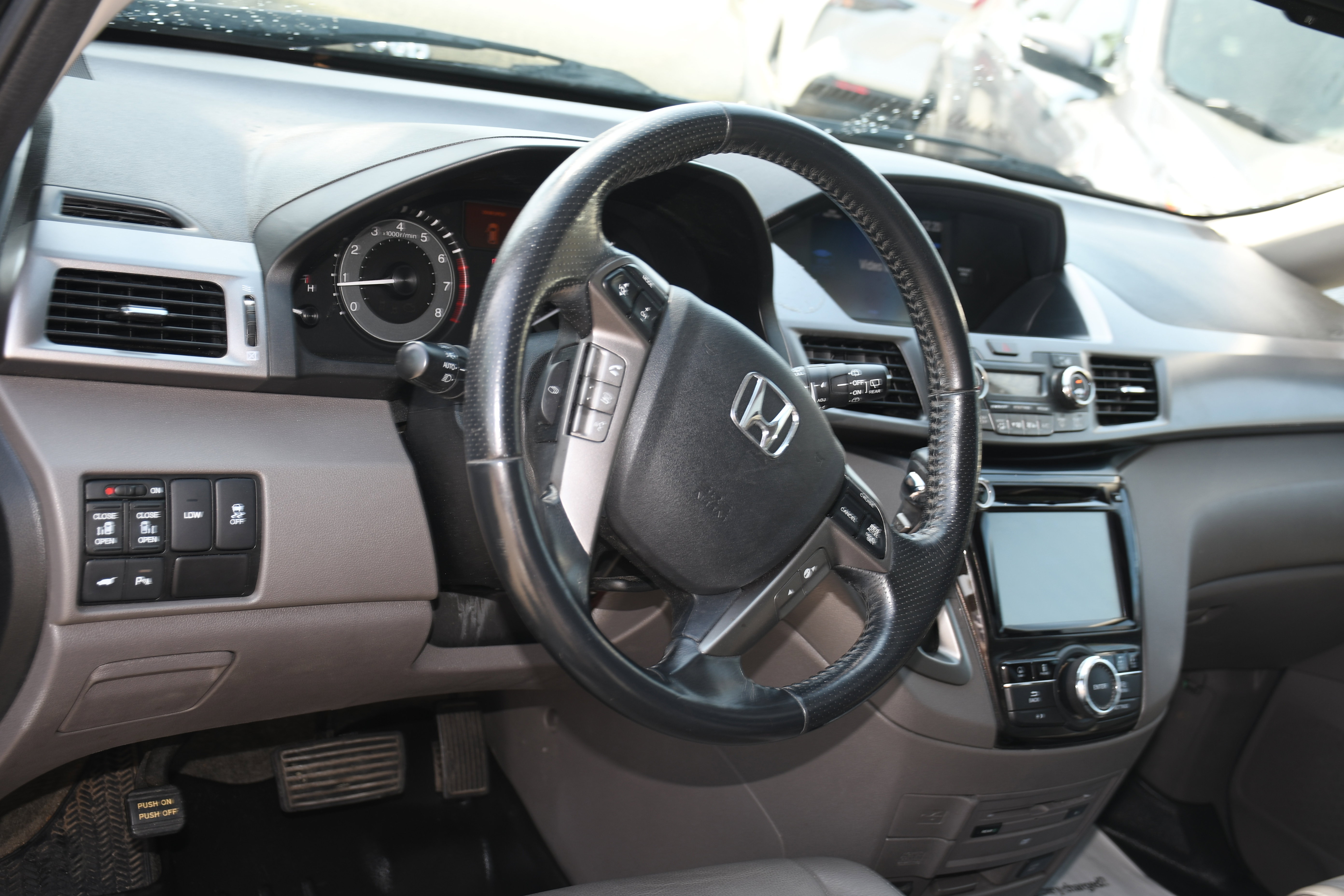 Used 2016 Honda Odyssey Touring Elite image 9