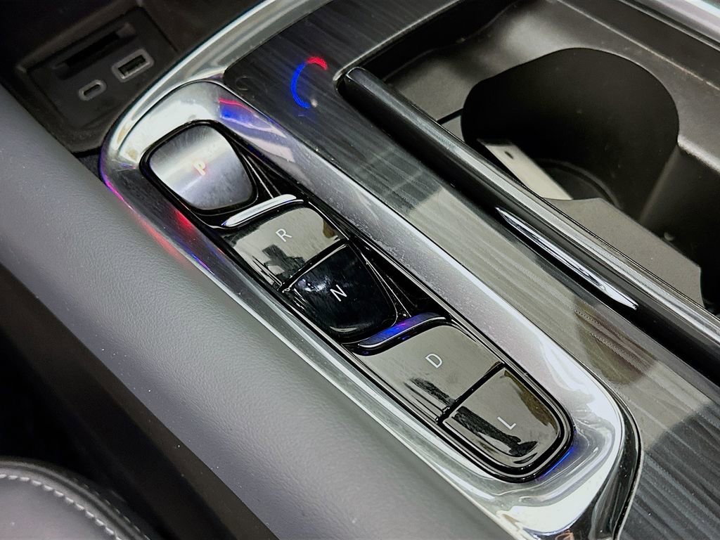 Used 2022 Buick Enclave Essence image 22