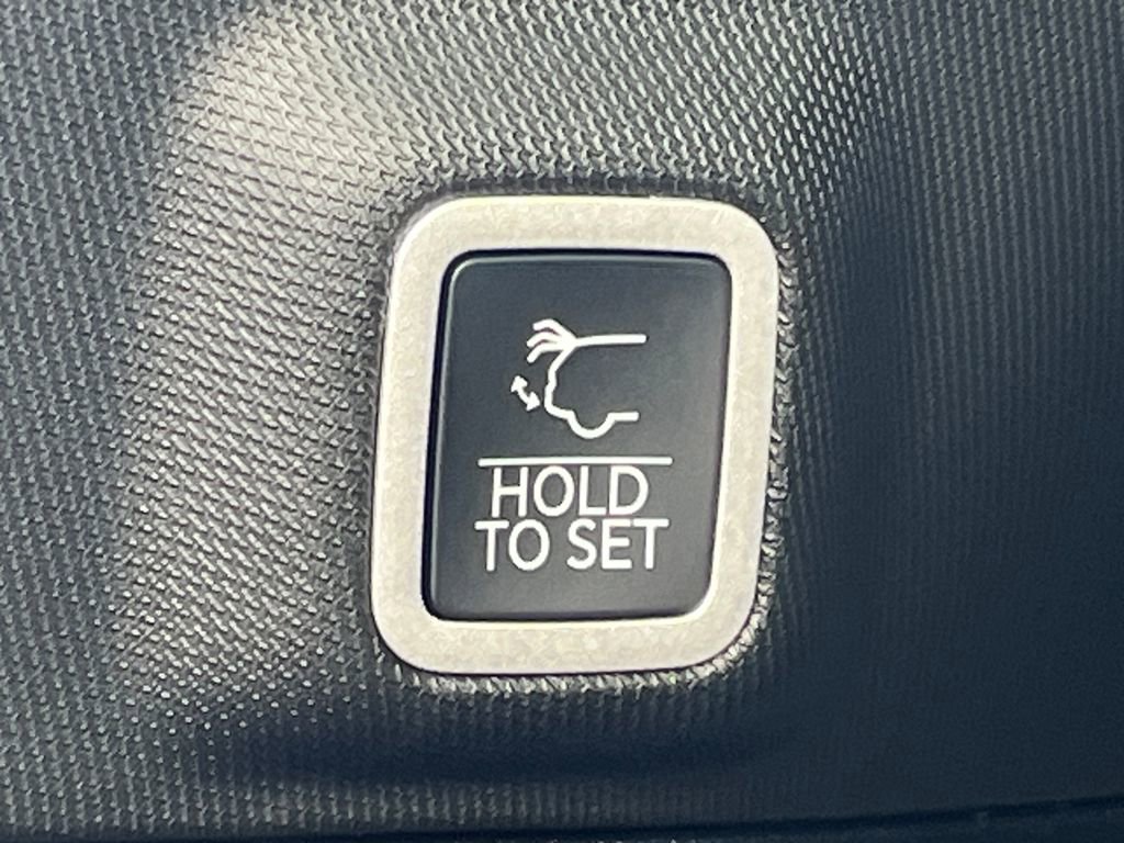 New 2025 Jeep Grand Cherokee Altitude image 28