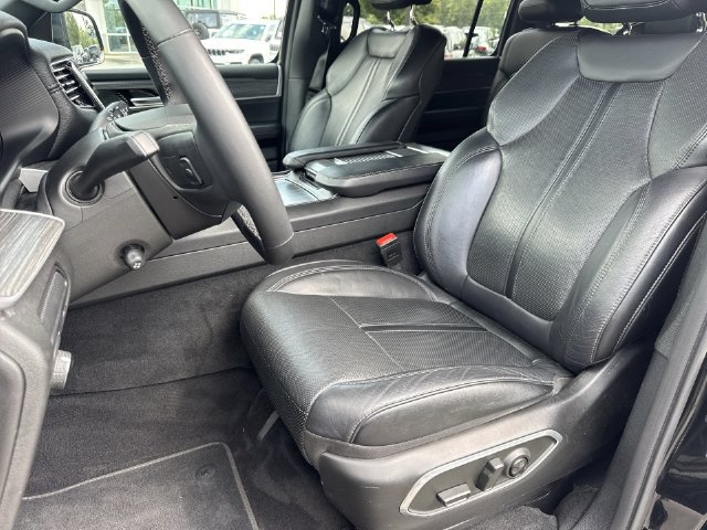 Used 2024 Jeep Wagoneer Series II w/ Flexible Seating Group AWD/4WD image 23