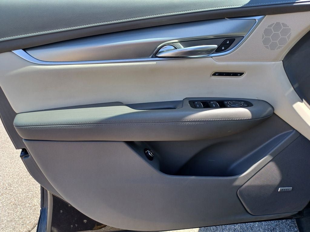 Used 2018 Cadillac XT5 Luxury w/ Driver Awareness Package FWD image 11