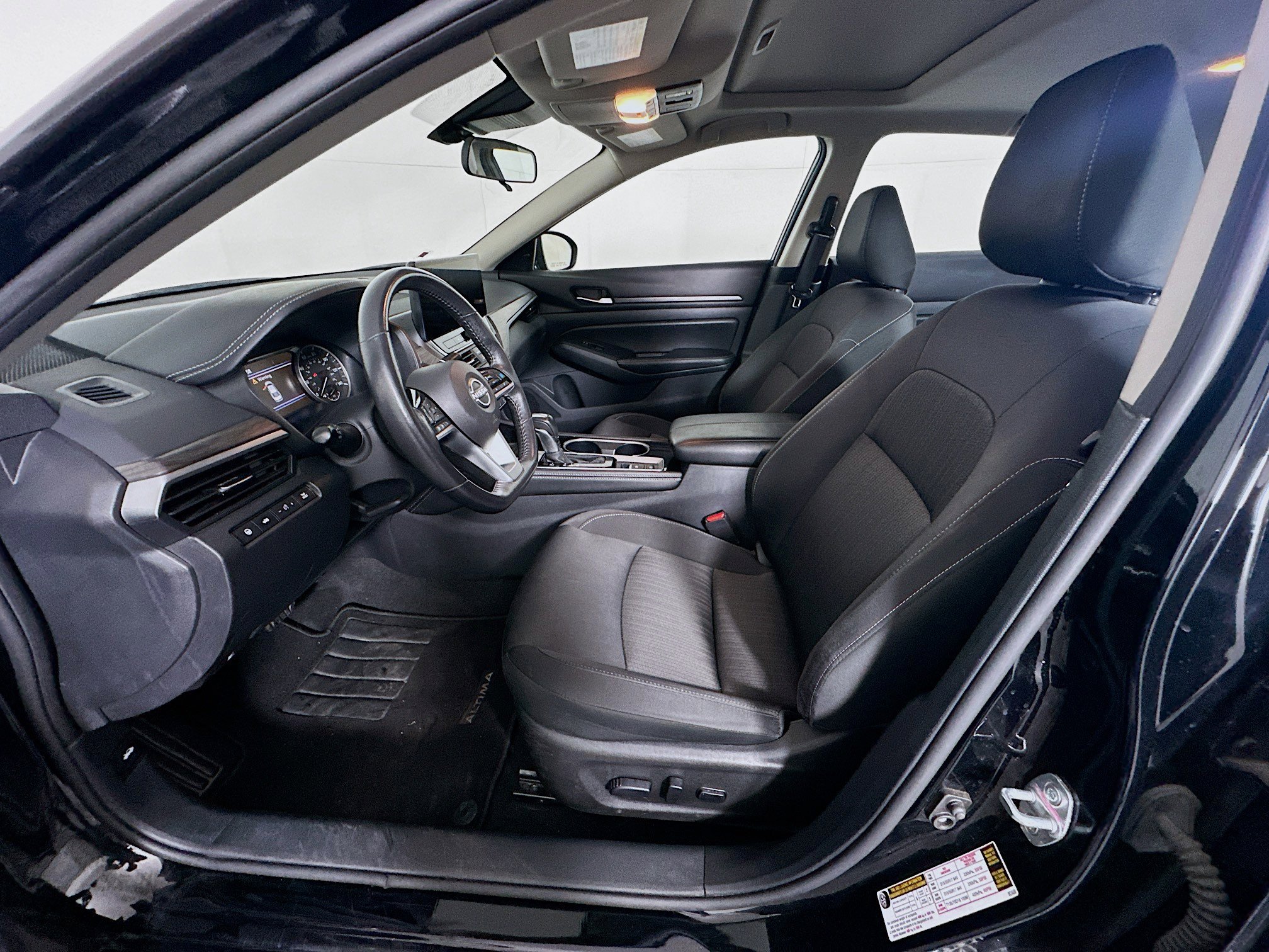 Used 2024 Nissan Altima 2.5 SV w/ SV Premium Package image 13