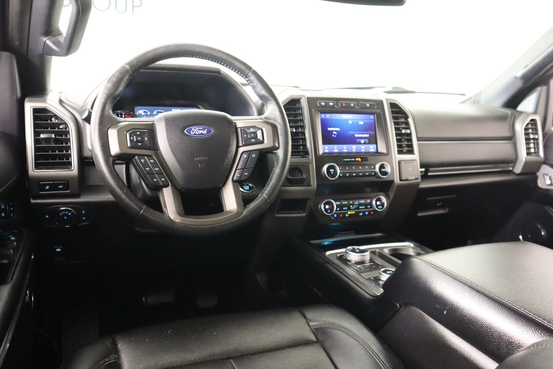 Used 2020 Ford Expedition XLT w/ Equipment Group 202A AWD/4WD image 2