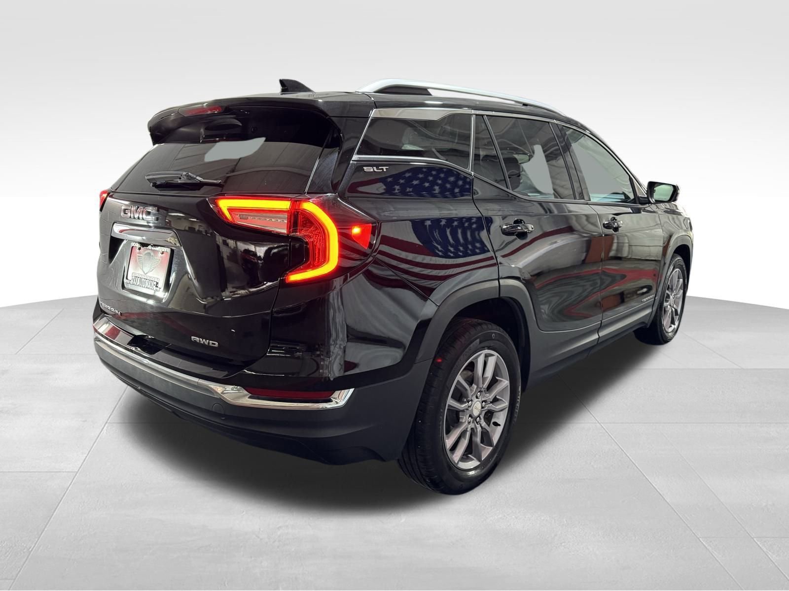Used 2023 GMC Terrain SLT image 4