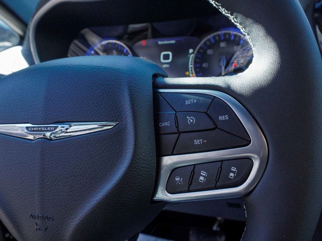 New 2026 Chrysler Pacifica Select FWD image 21