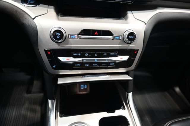 Used 2022 Ford Explorer XLT w/ Equipment Group 202A image 19